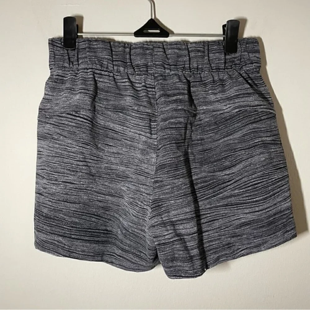 Lululemon On The Fly Short size 4 Bit Point Ice Grey Black